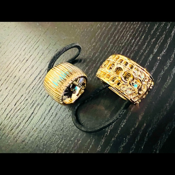 Mixed bundle accessories; hair ties & earrings - Picture 3 of 4